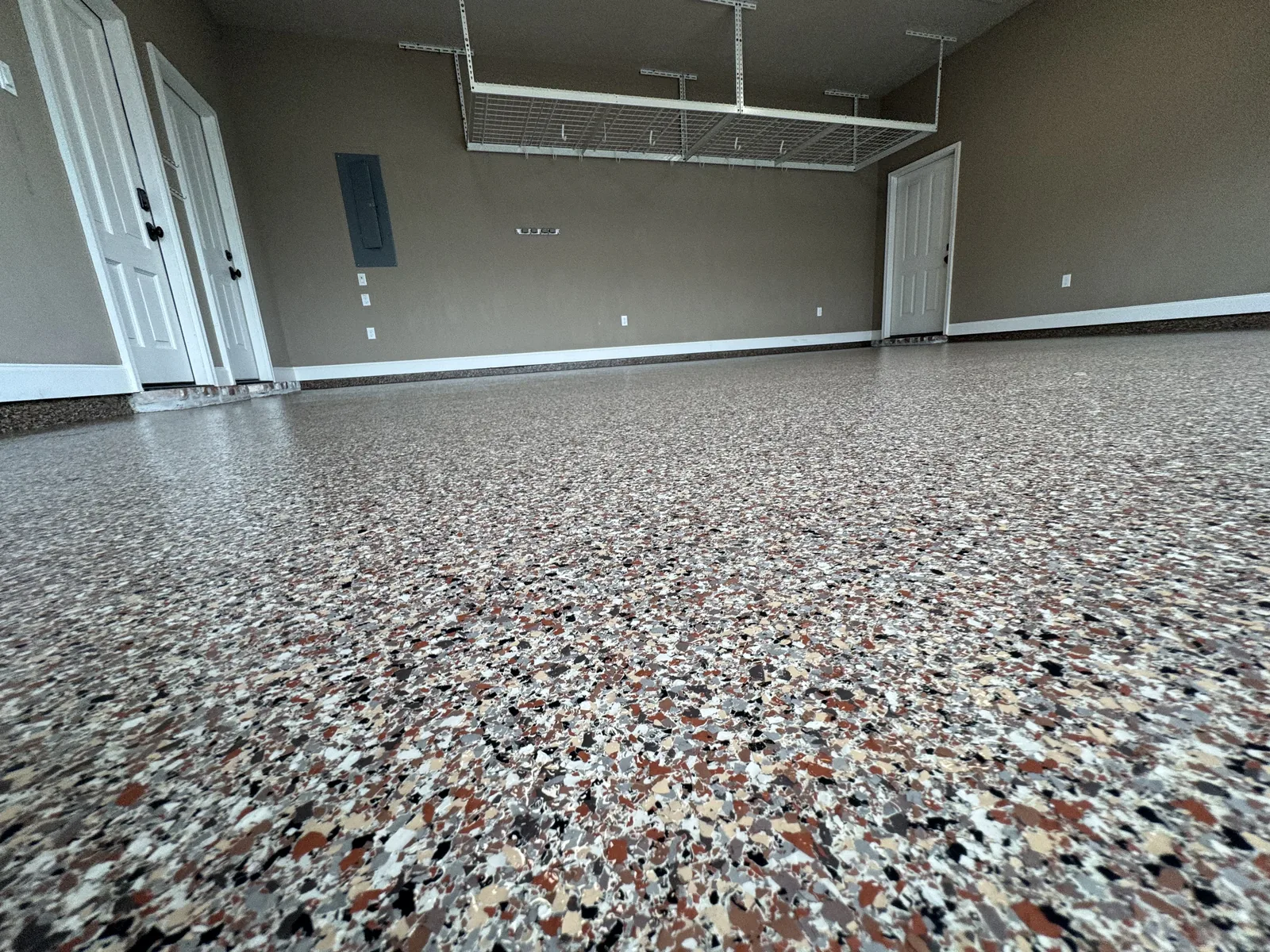 Flake garage floor finish
