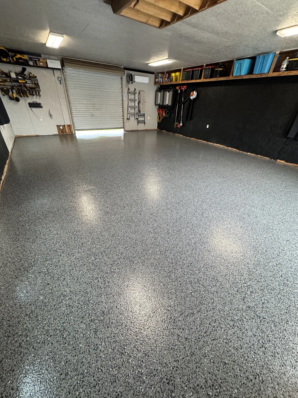 Glossy flake garage floor